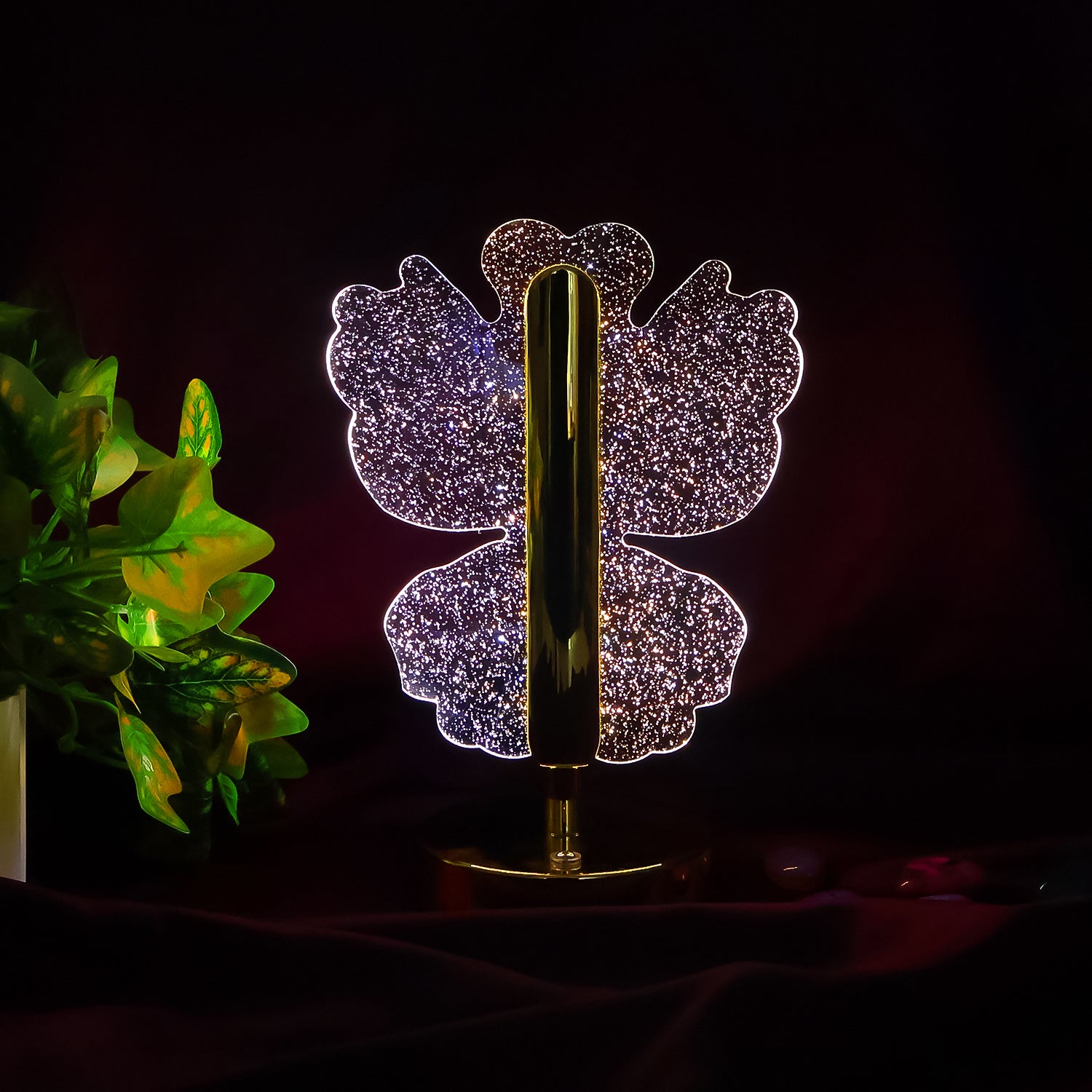 Luxury Crystal Table Lamp β Four-Leaf Clover USB Rechargeable