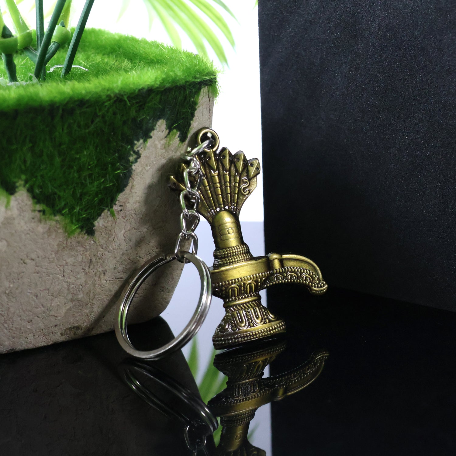 Lord Shiva Shivaling Metal Keychain – Durable Spiritual Accessory