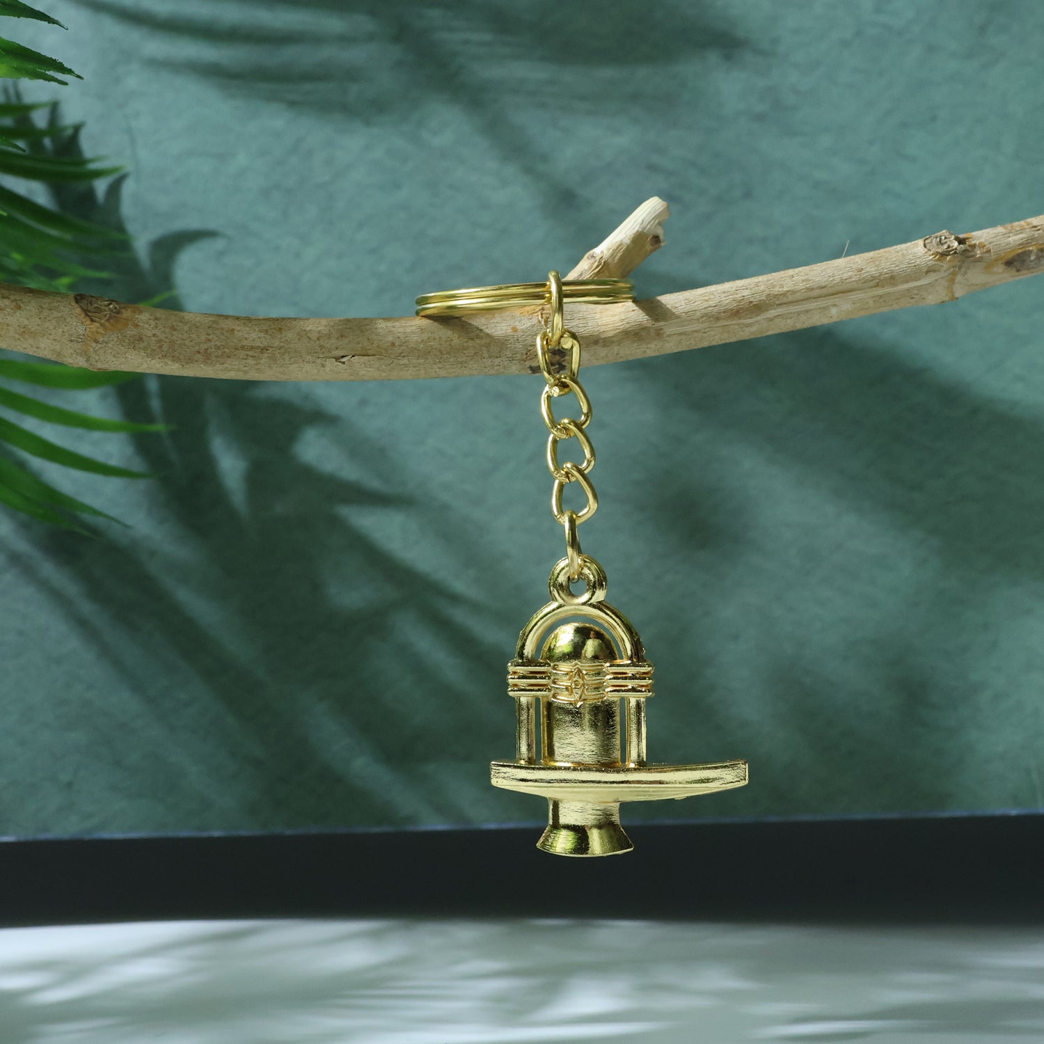 Shivling Keychain β Durable Golden Metal Devotional Accessory