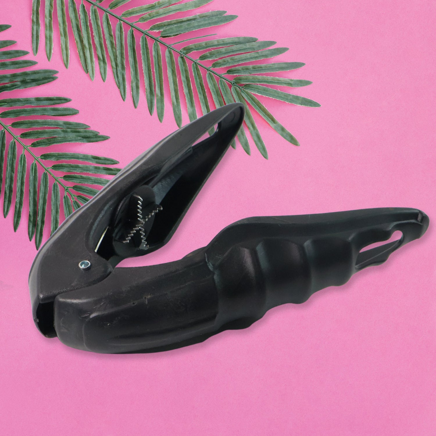 Nut & Seafood Cracker Tool β Heavy Duty Strong Grip